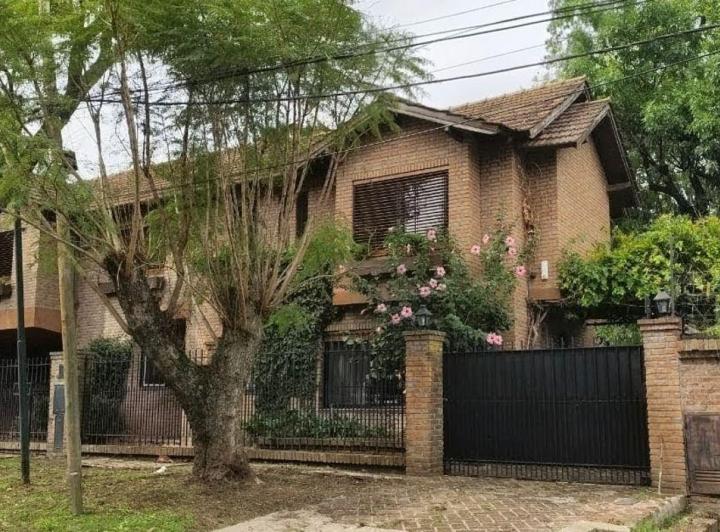 Casa · 360m² · 7 Ambientes · 1 Cochera