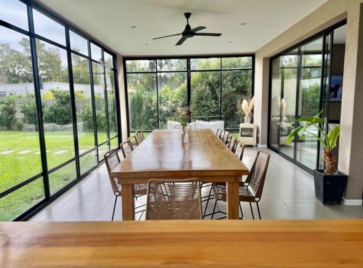 Casa · 177m² · 5 Ambientes · 2 Cocheras