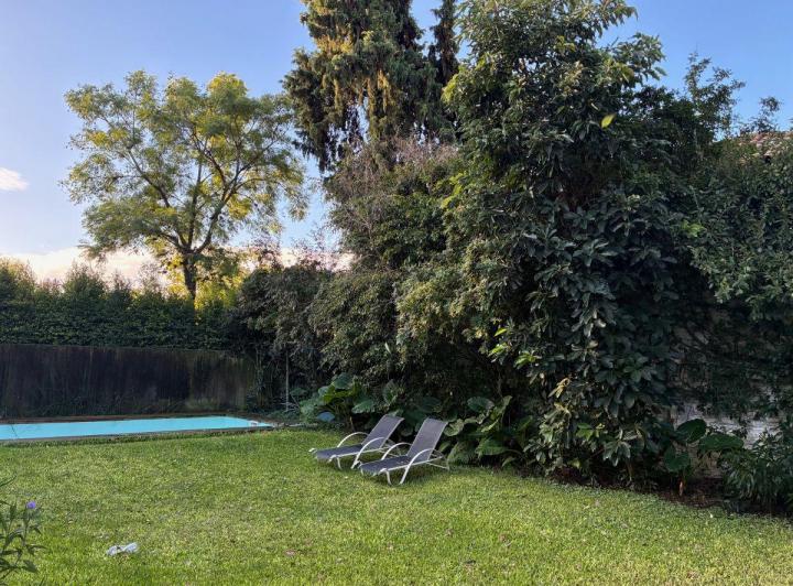 Casa · 280m² · 7 Ambientes · 2 Cocheras