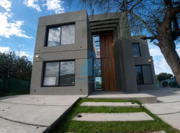 Casa · 309m² · 6 Ambientes · 3 Cocheras