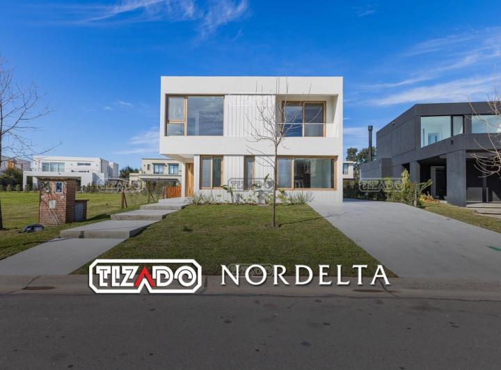 Casa · 255m² · 5 Ambientes · 1 Cochera