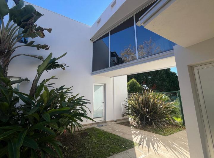 Casa · 268m² · 8 Ambientes · 4 Cocheras