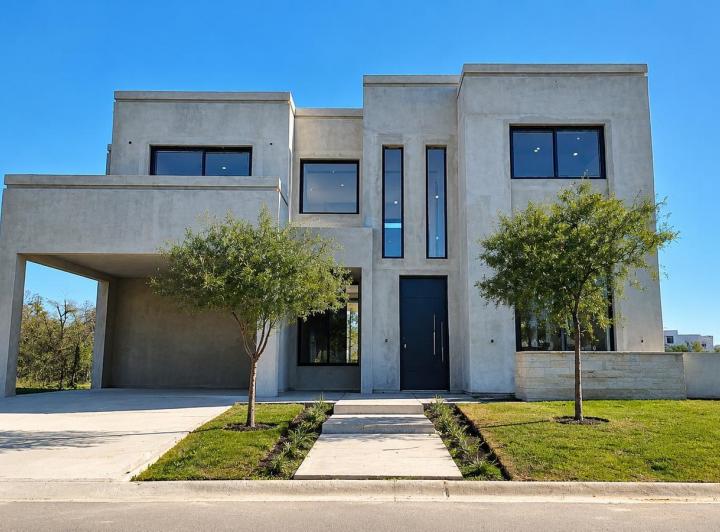Casa · 218m² · 5 Ambientes · 4 Cocheras