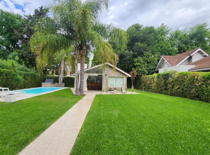 Casa · 236m² · 5 Ambientes · 1 Cochera