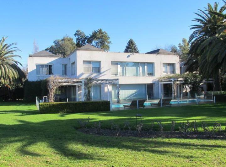 Casa · 800m² · 6 Ambientes · 2 Cocheras