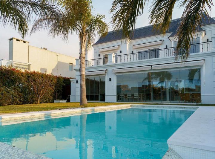Casa · 287m² · 6 Ambientes · 2 Cocheras