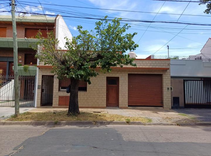 Casa · 110m² · 5 Ambientes · 1 Cochera