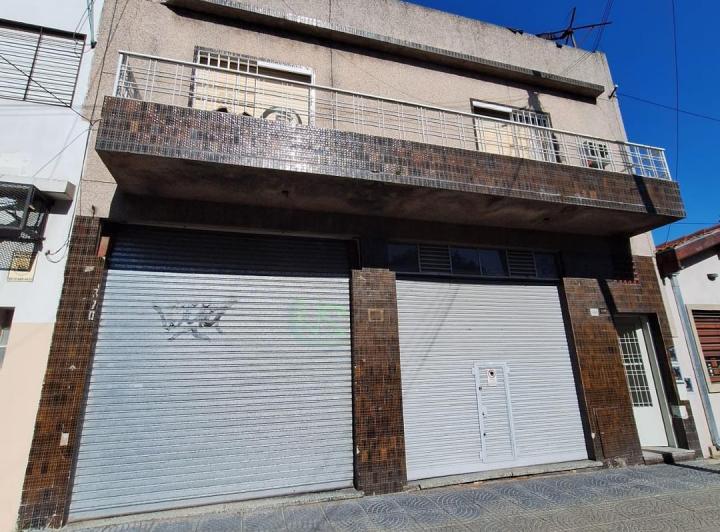 Casa · 240m² · 5 Ambientes · 1 Cochera