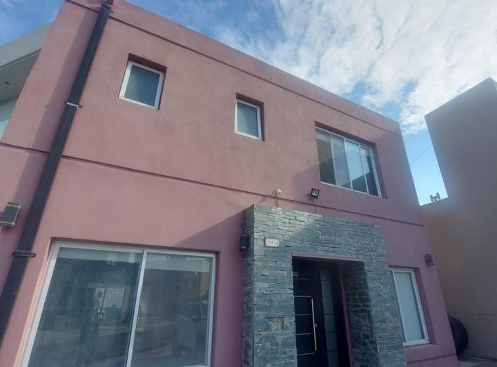 Casa · 200m² · 5 Ambientes · 3 Cocheras