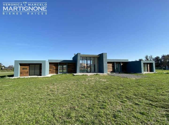 Casa · 330m² · 5 Ambientes