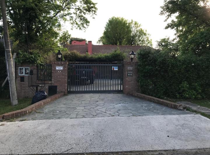 Casa · 220m² · 5 Ambientes · 5 Cocheras
