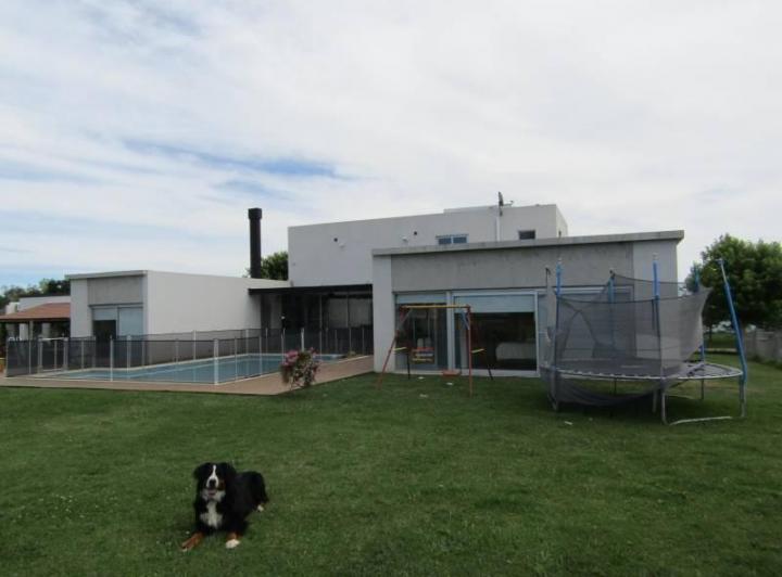 Casa · 460m² · 6 Ambientes · 2 Cocheras