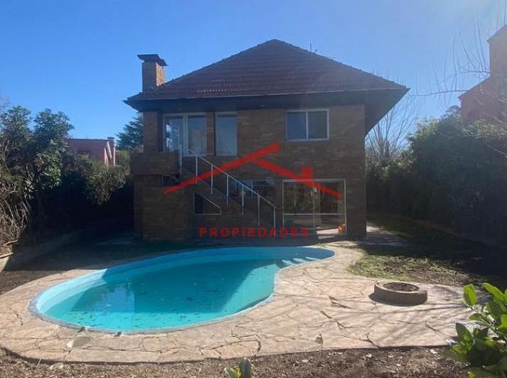 Casa · 404m² · 6 Ambientes · 1 Cochera