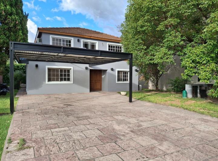 Casa · 219m² · 5 Ambientes · 2 Cocheras