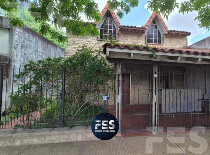 Casa · 264m² · 7 Ambientes · 1 Cochera
