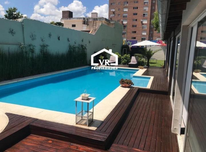 Casa · 330m² · 5 Ambientes · 2 Cocheras