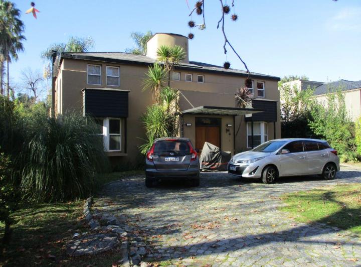 Casa · 320m² · 5 Ambientes · 3 Cocheras