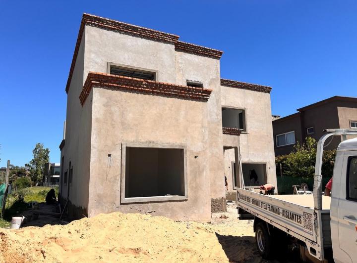 Casa · 168m² · 5 Ambientes · 1 Cochera