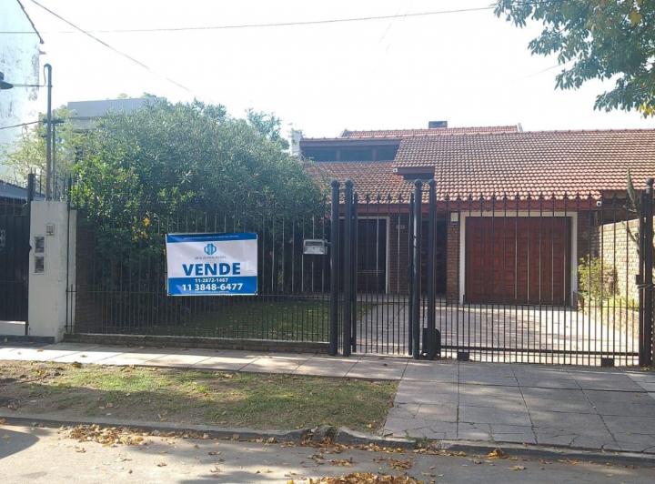 Casa · 234m² · 5 Ambientes · 3 Cocheras