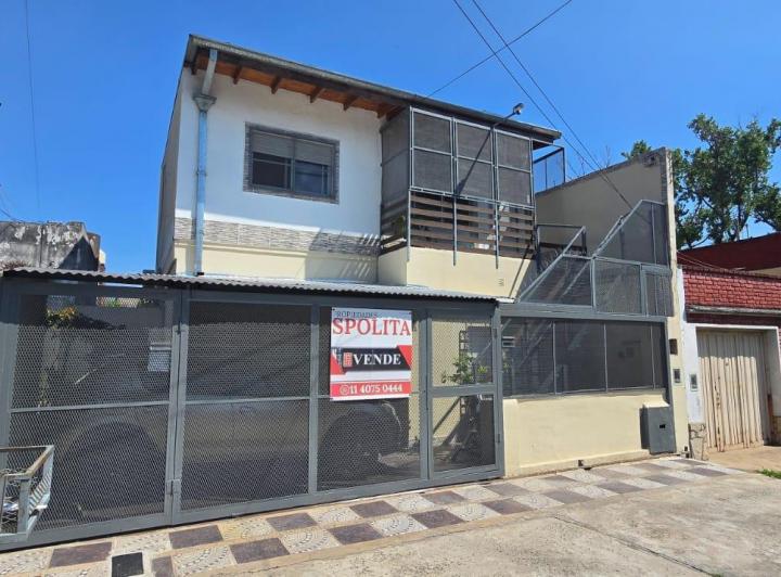 Casa · 180m² · 6 Ambientes · 1 Cochera