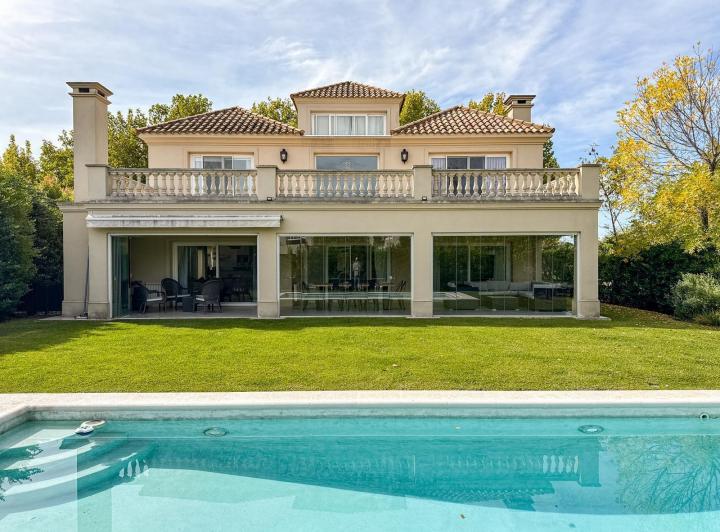 Casa · 337m² · 6 Ambientes