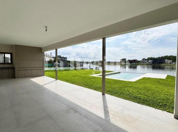 Casa · 216m² · 7 Ambientes