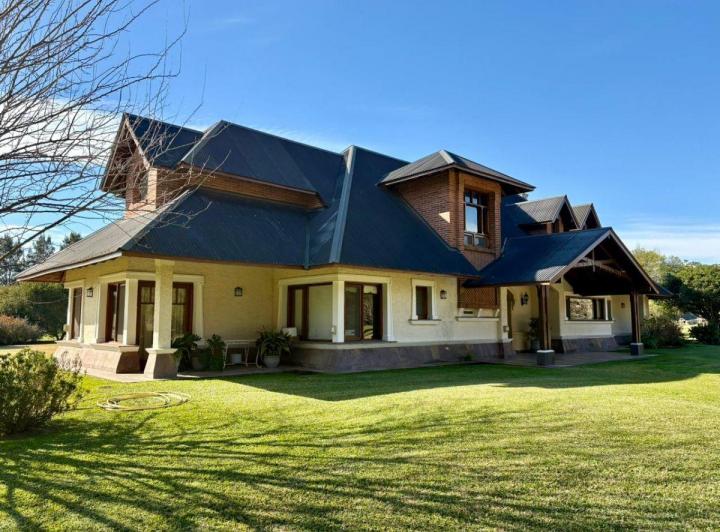 Casa · 296m² · 8 Ambientes