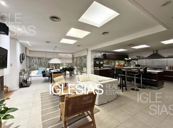 Casa · 397m² · 6 Ambientes · 6 Cocheras