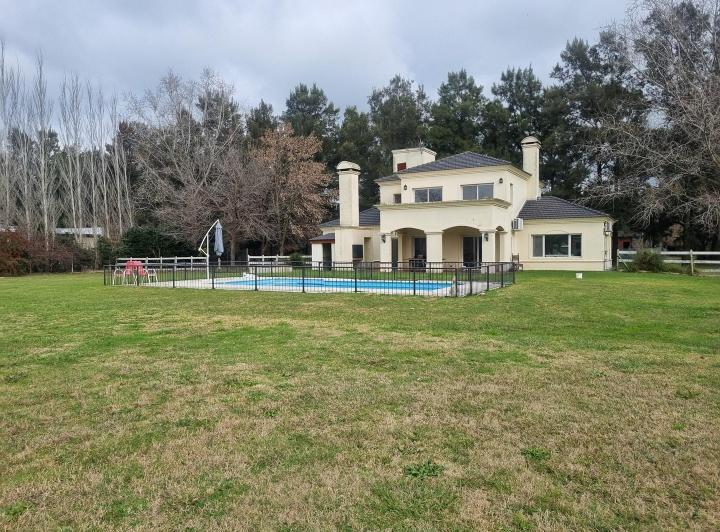 Casa · 221m² · 6 Ambientes · 1 Cochera