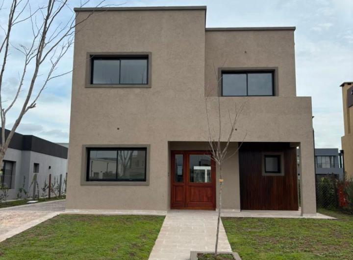 Casa · 197m² · 5 Ambientes · 2 Cocheras