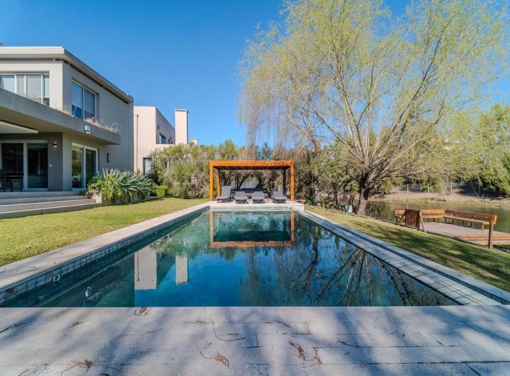 Casa · 550m² · 5 Ambientes · 2 Cocheras