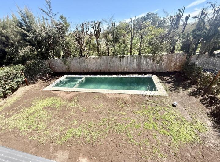 Casa · 560m² · 6 Ambientes · 4 Cocheras
