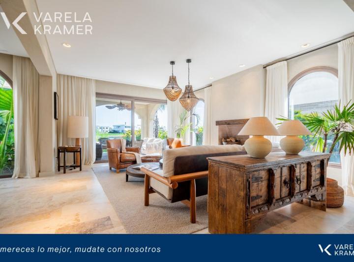 Casa · 351m² · 7 Ambientes · 4 Cocheras