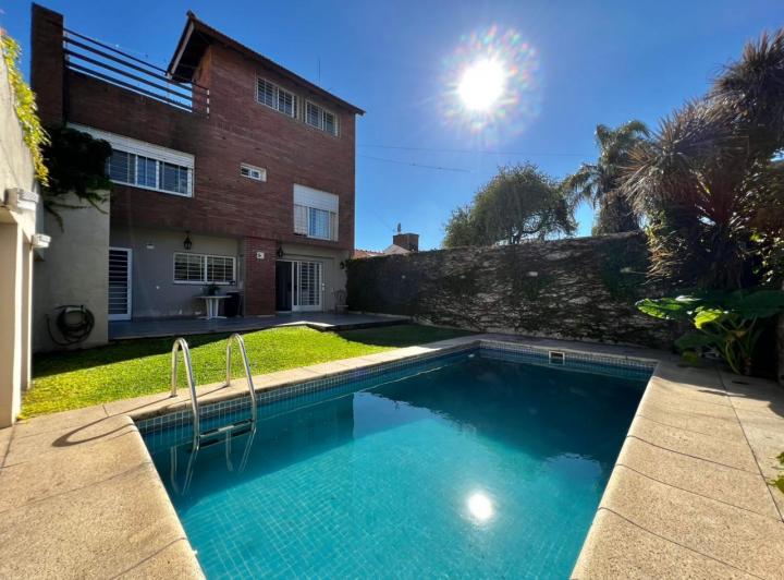 Casa · 199m² · 5 Ambientes · 1 Cochera