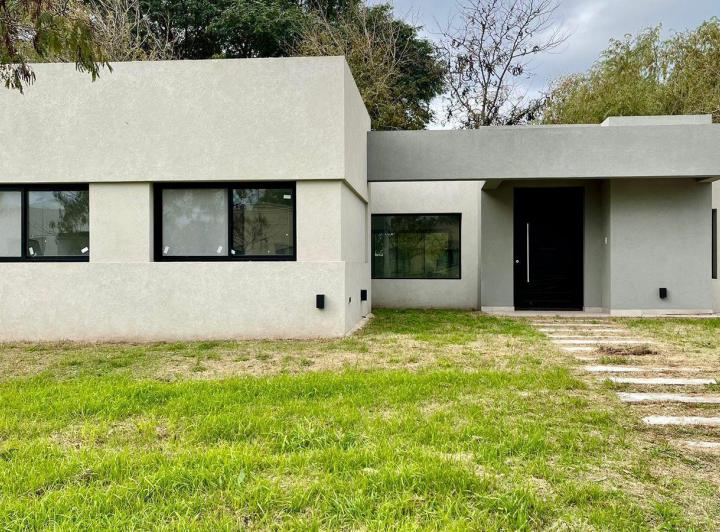 Casa · 170m² · 6 Ambientes · 2 Cocheras
