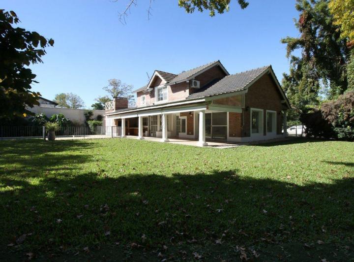 Casa · 250m² · 6 Ambientes · 1 Cochera