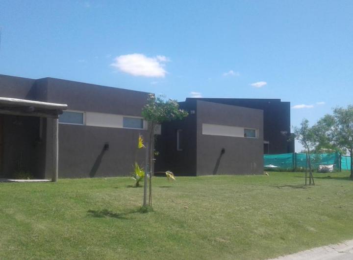 Casa · 165m² · 5 Ambientes · 2 Cocheras
