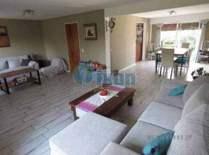 Casa · 180m² · 5 Ambientes