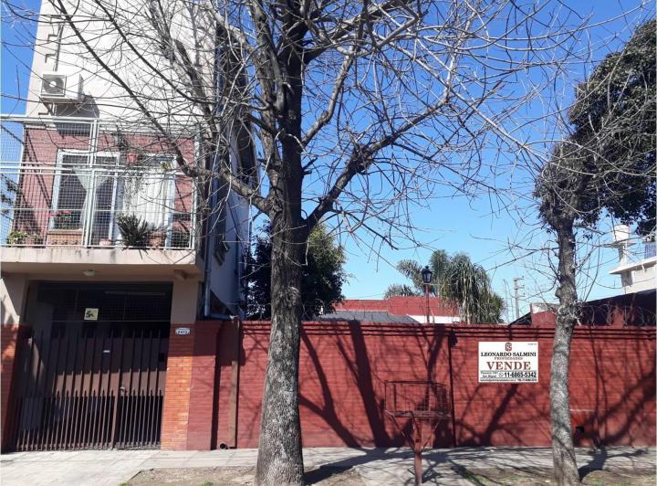 Casa · 288m² · 6 Ambientes · 3 Cocheras