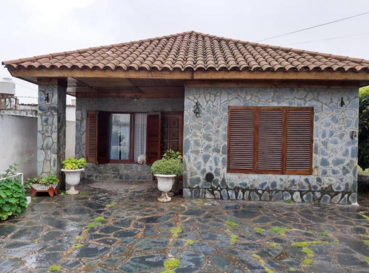 Casa · 190m² · 6 Ambientes · 2 Cocheras