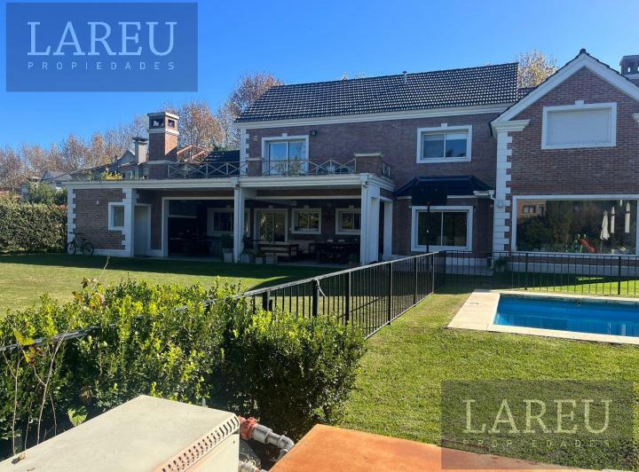 Casa · 290m² · 5 Ambientes