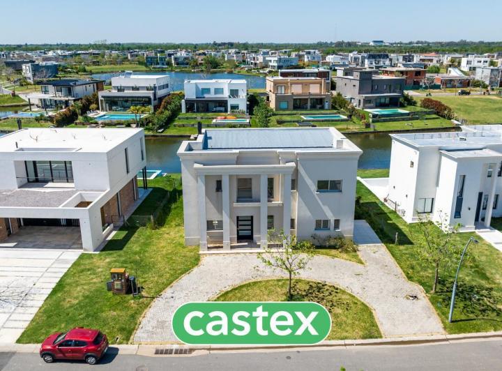 Casa · 240m² · 5 Ambientes · 1 Cochera