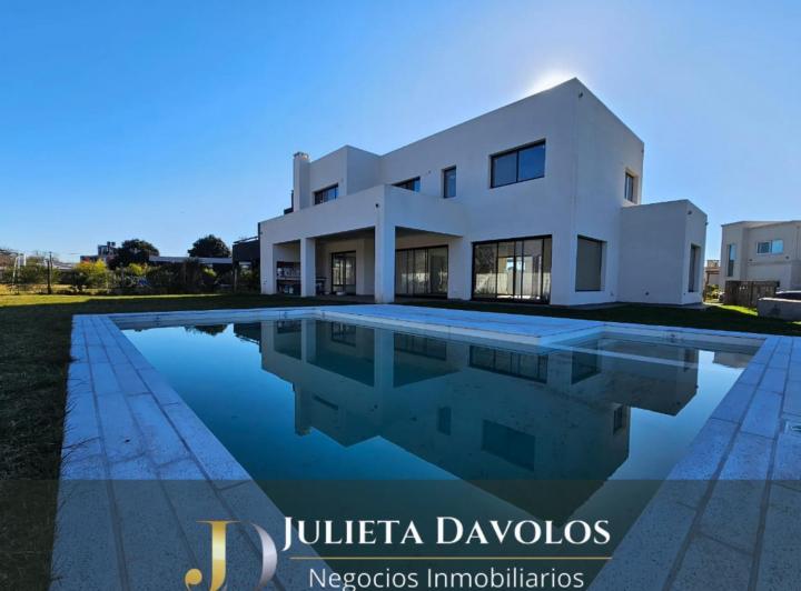 Casa · 260m² · 7 Ambientes · 2 Cocheras