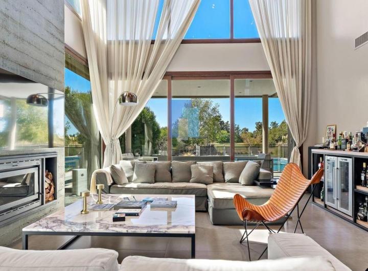 Casa · 548m² · 8 Ambientes · 2 Cocheras