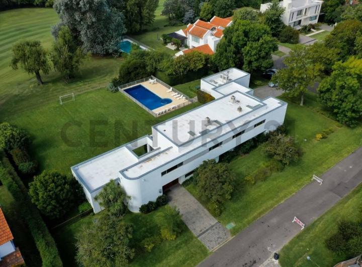 Casa · 560m² · 7 Ambientes · 2 Cocheras