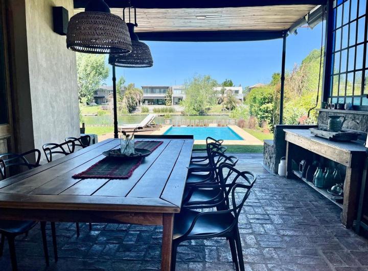 Casa · 300m² · 6 Ambientes