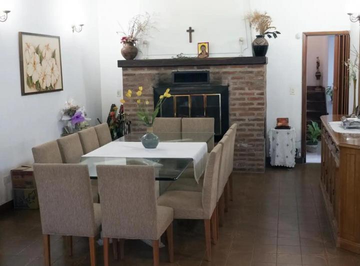Casa · 234m² · 5 Ambientes · 3 Cocheras