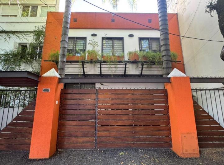 Casa · 250m² · 7 Ambientes · 1 Cochera