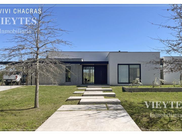 Casa · 237m² · 8 Ambientes · 2 Cocheras