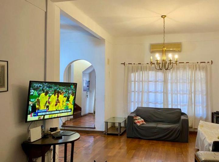 Casa · 216m² · 7 Ambientes · 2 Cocheras